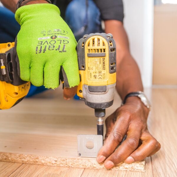 Handymen VS. Contractors: The Difference Between Them and How to Choose